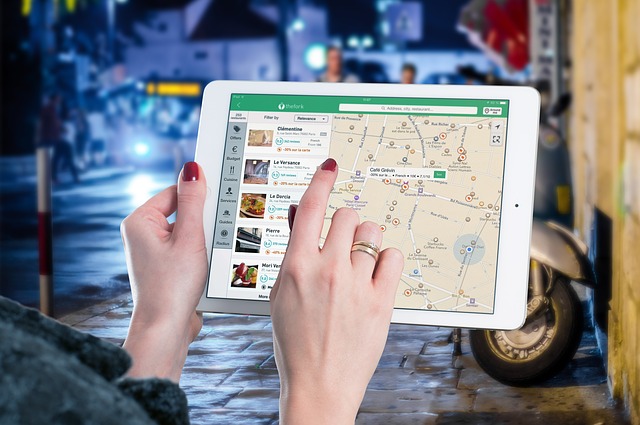 
What is Google's Local Guides Program?